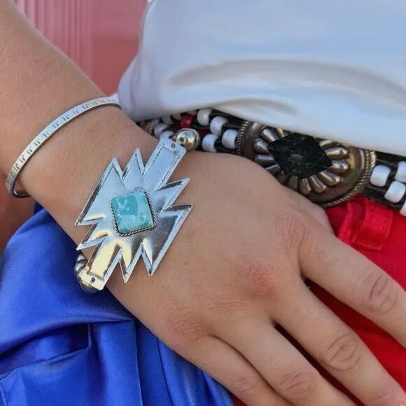 Southwestern Aztec Bracelet – Turquoise & Silver Beads Boho Western Style New - Picture 2 of 3